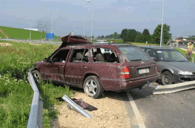 Latvia mercedes crash #6