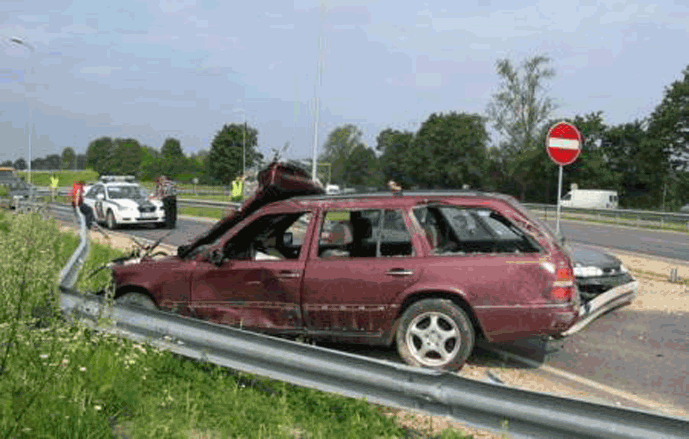 Latvia mercedes crash #5