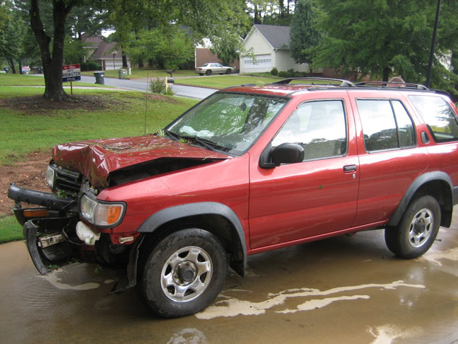 Nissan Pathfinder Crash